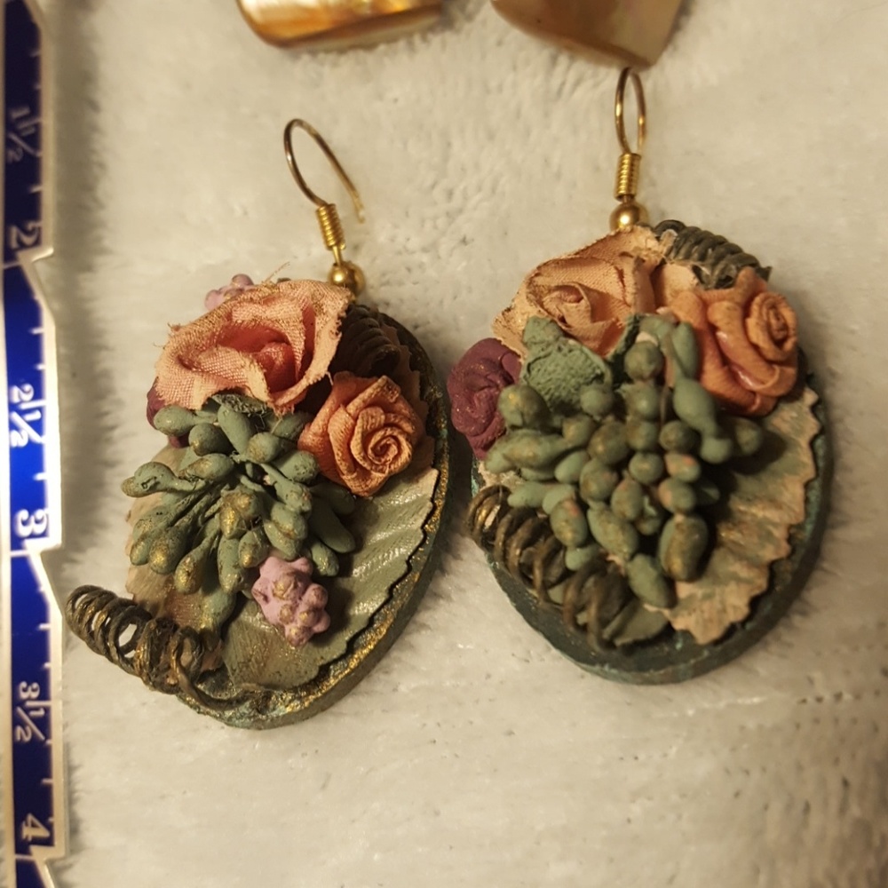 Earrings - Picture 2 of 3